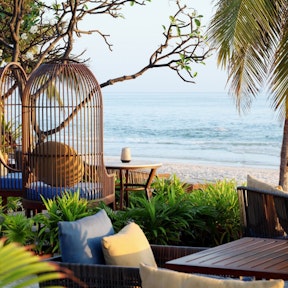 โคสต์ บีช คลับ แอนด์ บิสโทร หัวหิน (Coast Beach Club & Bistro Hua Hin)